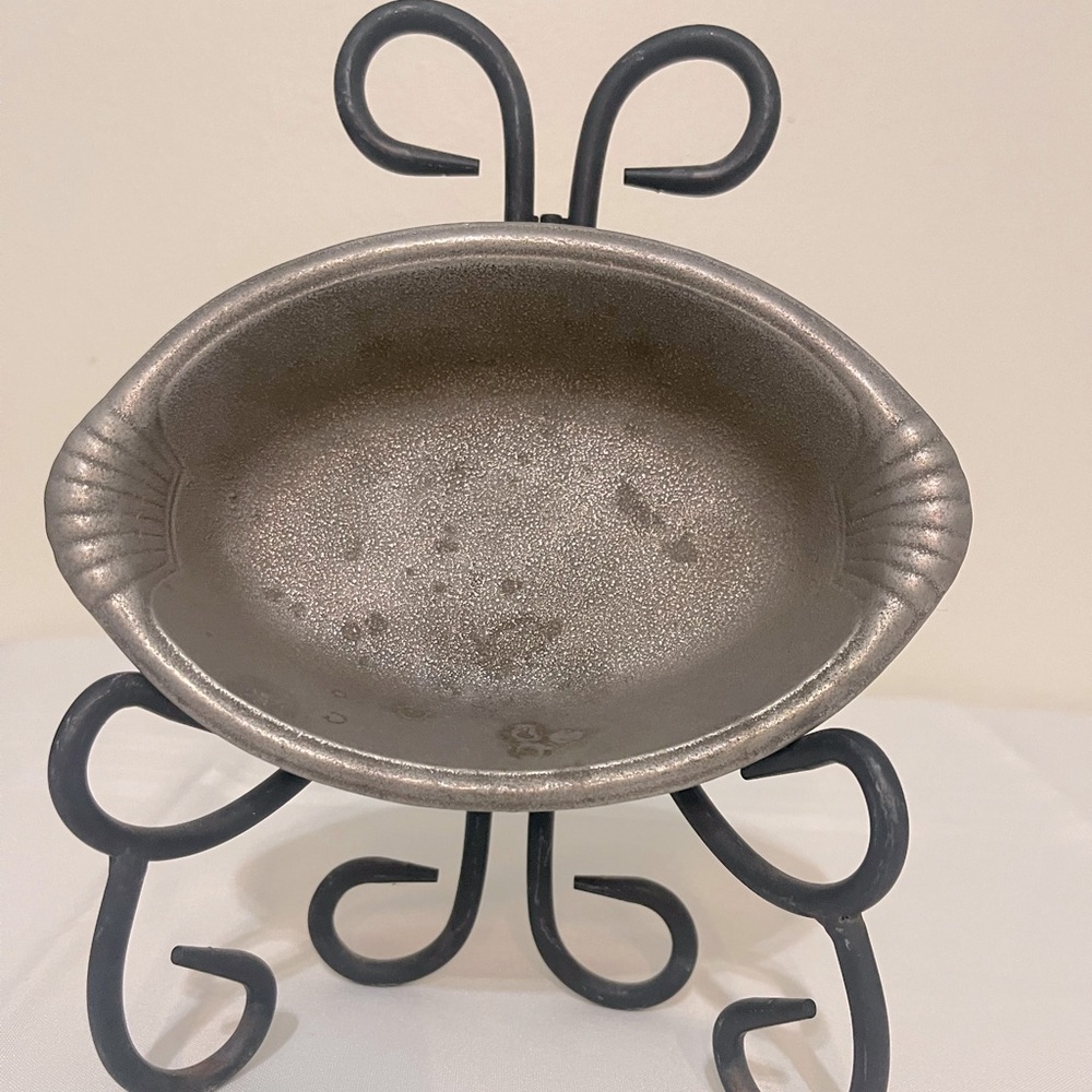 Vintage Wilton Co.7”X4.5”X1.5”(RWP)Pewter Oval Serving Bowl With Scallop Handles